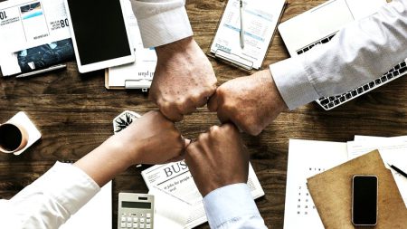 Como os operadores de apostas menores podem converter a escassez de recursos em disciplina gerencial